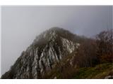 Monte Piciat - 1617 m Pot se težavam umika v desni, poraščeni del grebena. 
