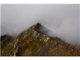 Monte Piciat - 1617 m Megla nam malo po malo odkriva skrivnosti grebena