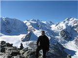 Engadiner Alps - ( Berninapass , St.Moritz , Diavolezza  -  Munt Pers 3207m ) Z desne proti levi:Piz Bernina 4049m,kamnita špica Crast Aguzza 3854m,nižji P.Argient 3945m,greben treh vrhov Bellaviste 3922m,skrajno lev masiv Piz Palu 3900m.